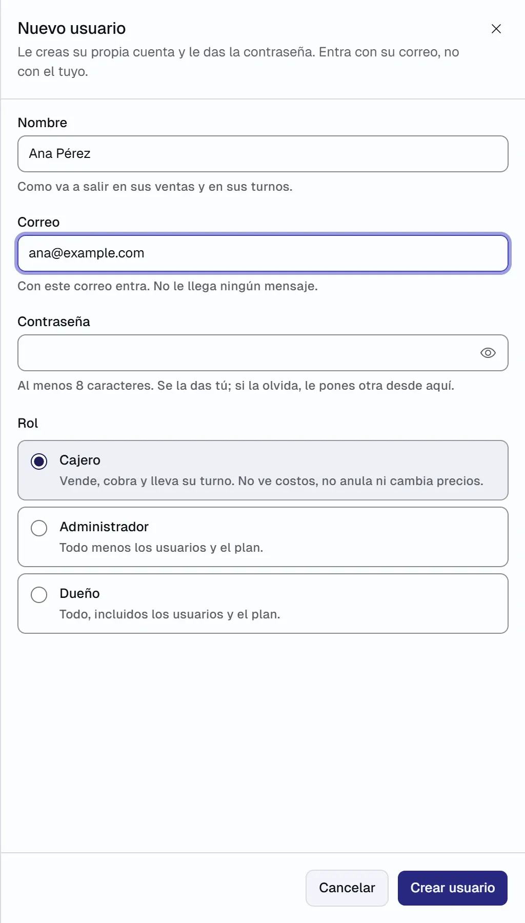Formulario «Nuevo usuario» con los campos Nombre, Correo y Contraseña y la elección del rol, con Cajero marcado.