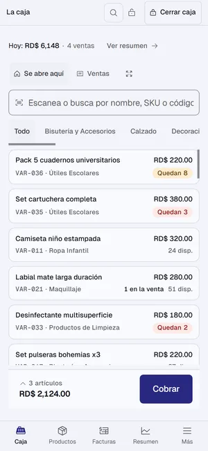 La caja de Islorbit en la pantalla de un celular, con el buscador, el catálogo con las existencias y la barra de cobrar abajo, al alcance del pulgar, con tres artículos y RD$2,124.00.